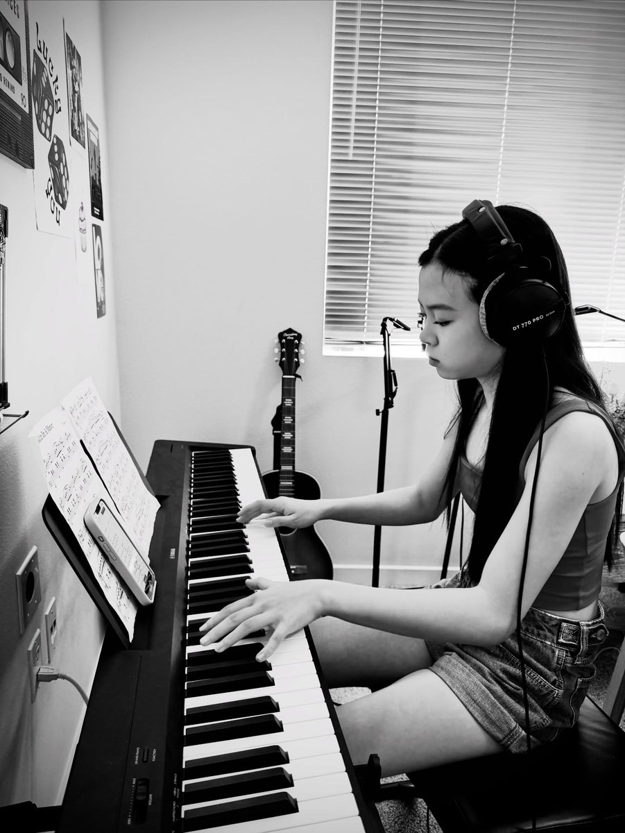 jiwonlee_okn6z's tweet image. Working on my 3rd original song… so excited for this one. 🎶

#originalsong #singersongwriter #newmusic #intheworks #comingsoon