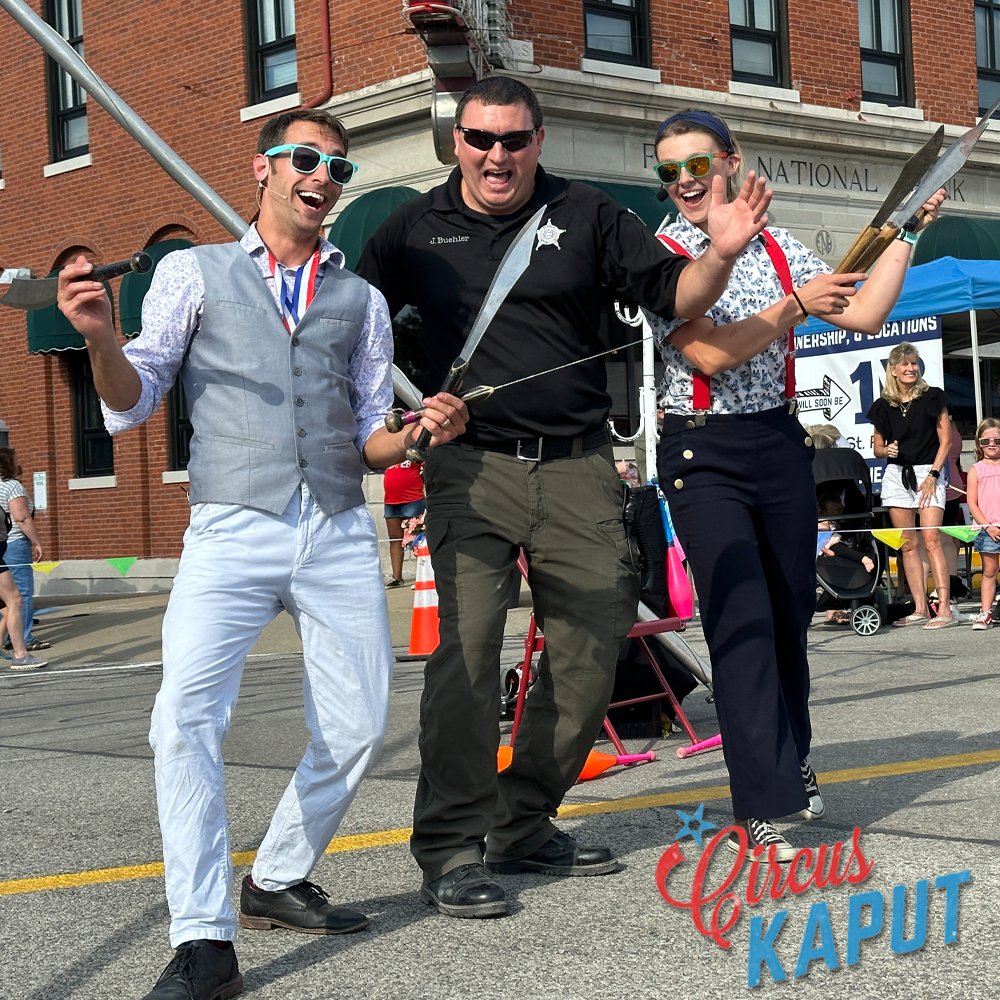 CircusKaput's tweet image. Everyone wants to join the fun when Circus Kaput is your entertainment! 🤩 Fun and Friendly activations for live events! #circuskaput #activation #stlouis #roamingperformers