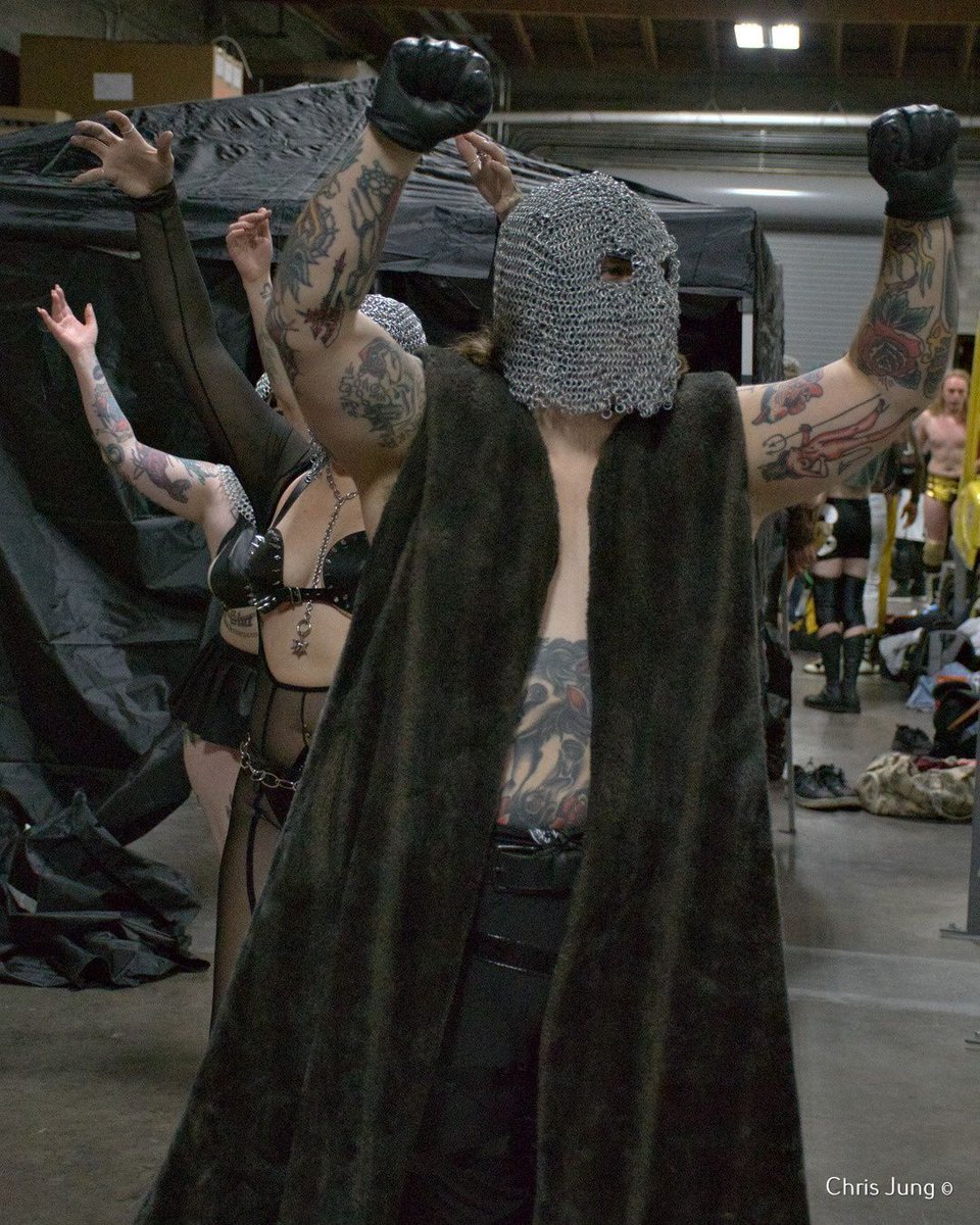 Rudo_Rampage's tweet image. Dave Reckoning and The Chainmaidens are here to show the crowd that the Steel is Real.
#wwwswwf #wrestling  @darksheikftf  @pocketsizeolix @Dropkicks_DnD @knottypeach
