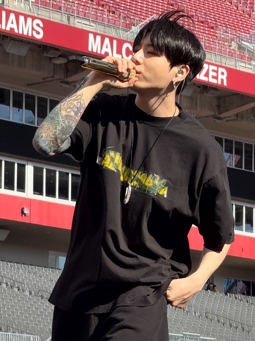 jungkook⋆ tweet media