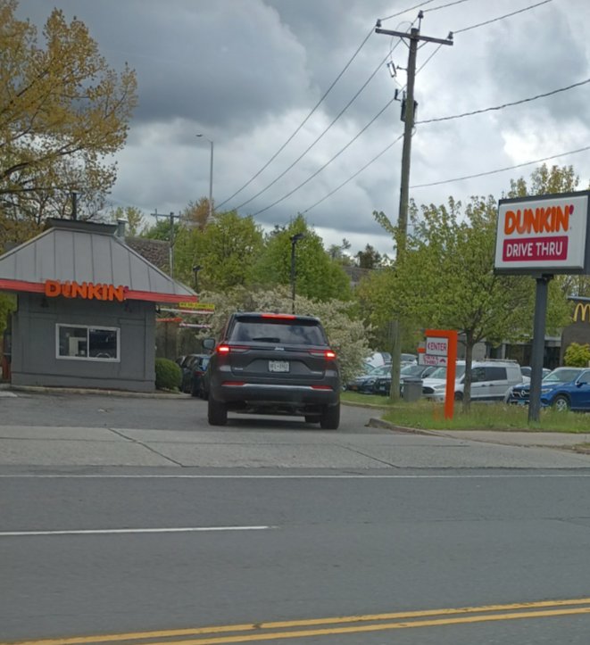 itzstockchartz's tweet image. Public outrage on gasoline prices... This morning while going to grocery shop in CT.... Shell and Dunkin next door ..
If you can afford to burn gas waiting in line to spend say $5+ for coffee... Well....,🙄
#affordability