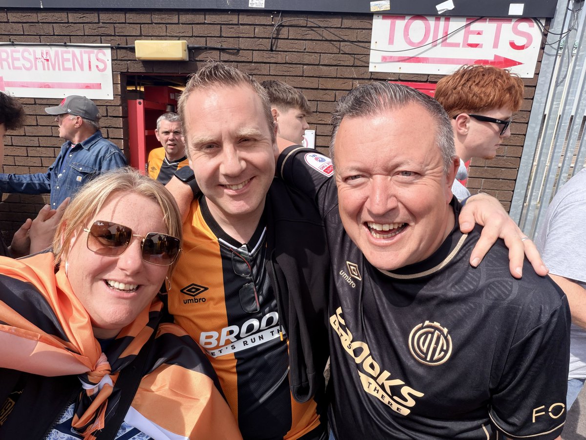 Mrs_G78's tweet photo. 💛🖤 https://t.co/jdopHWERp9