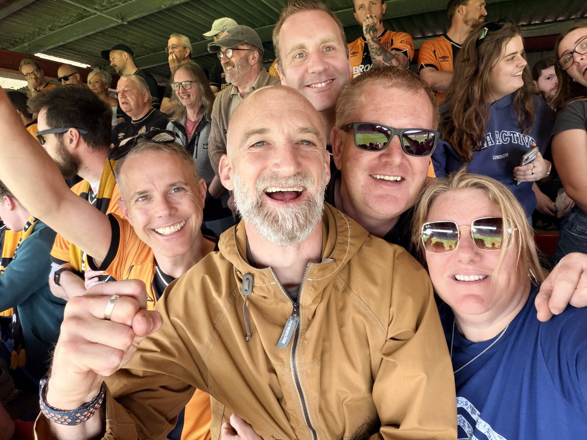 Mrs_G78's tweet photo. 💛🖤 https://t.co/jdopHWERp9