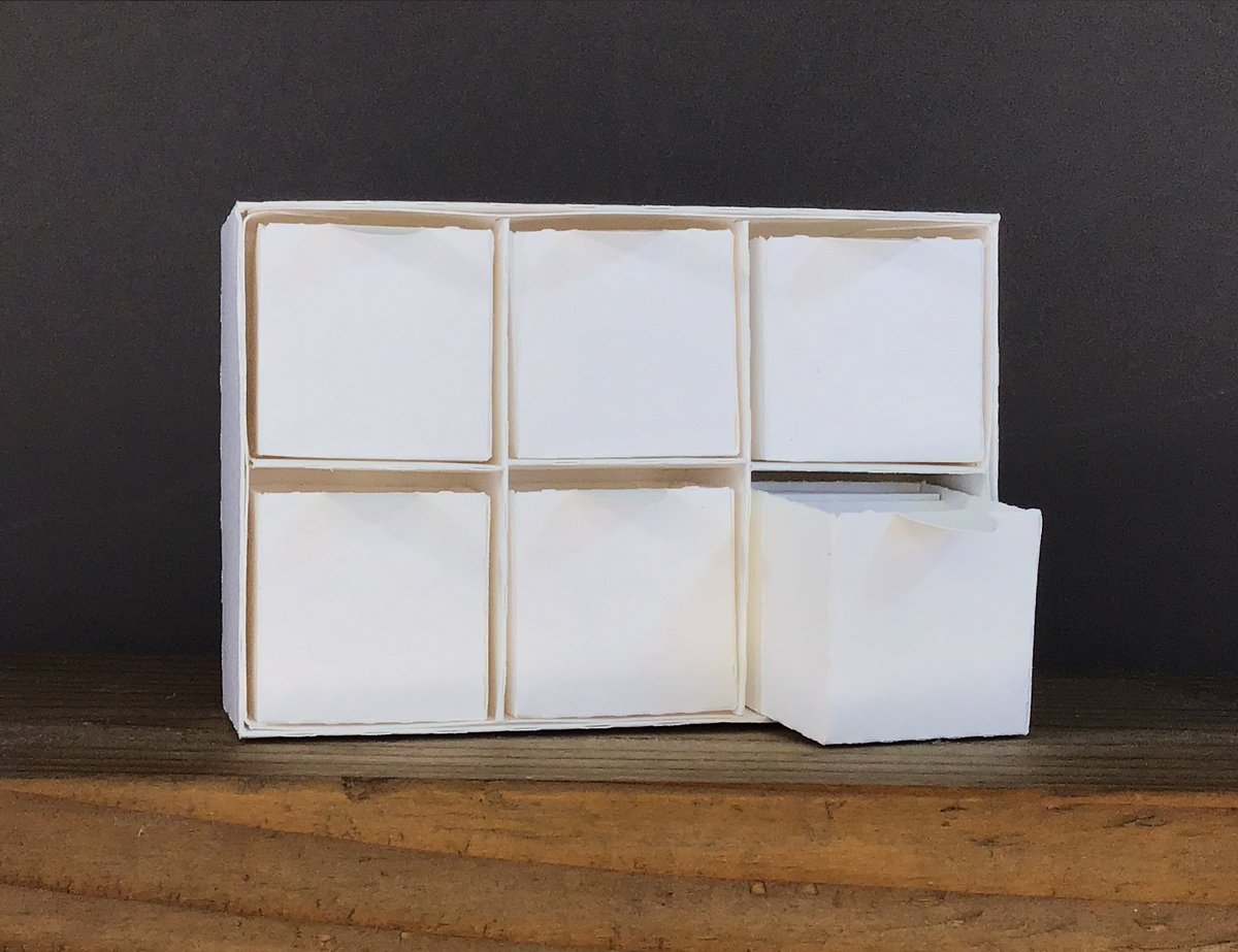 anniaslaura06's tweet image. etsy.com/listing/142067…

#papercrafts #papercubes #svgcutfiles #cricutcrafts #silhouettestudio