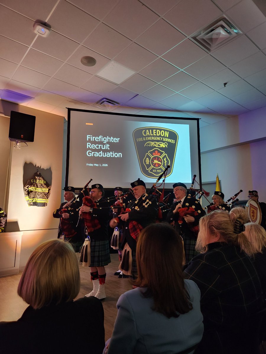 SylviaJonesMPP's tweet image. Congratulations to the newest graduates of #Caledon Fire &amp;amp; Emergency Services!

It was an honour to attend your graduation and recognize your hard work, dedication and commitment to protecting our community. 

Wishing you every success as you begin your service.