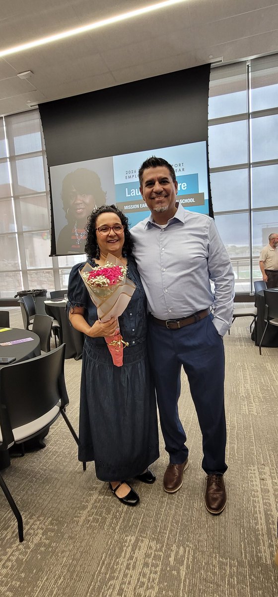 MSmith_PDNFAA's tweet image. Shout Out to our Employee of the Year Guadalupe Guerrero for PDN Fine Arts Academy. ❤️ #TeamSISD #ALLIN @SocorroISD @SISD_ES