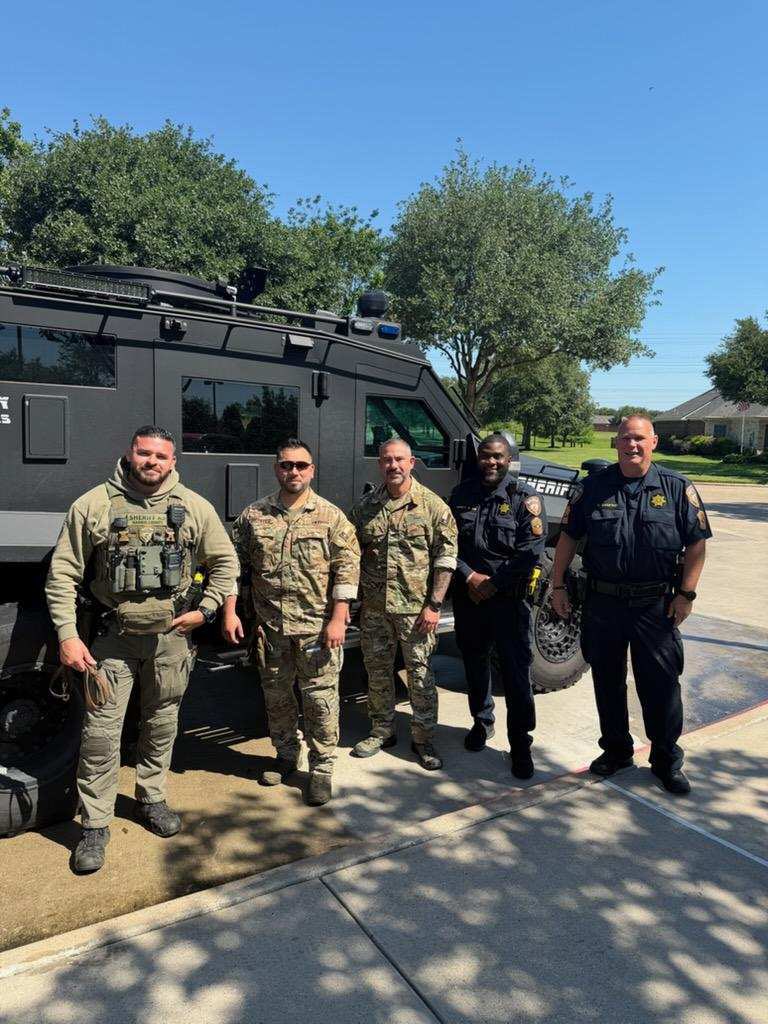 HCSO SWAT, Bomb & CNT tweet media