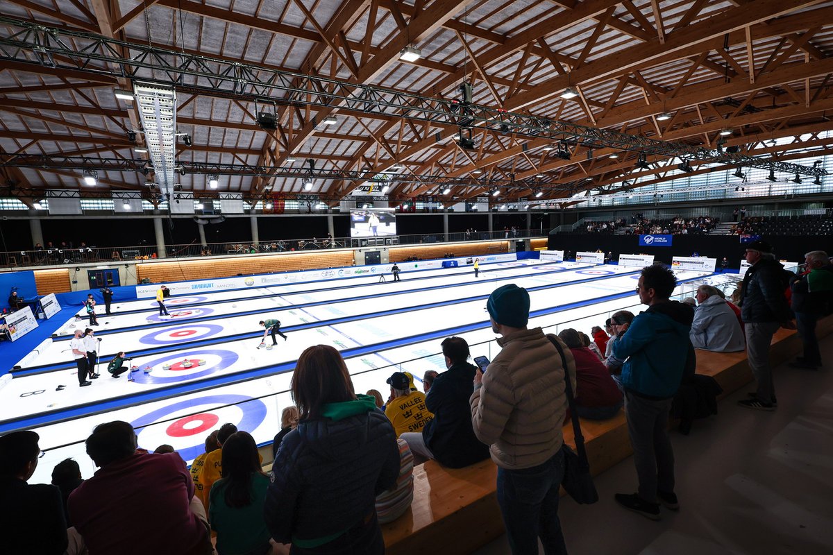 And that's a wrap 🎬

Thank you Centre Sportif Sous-Moulin, thank you Geneva 🫶🇨🇭

#curling