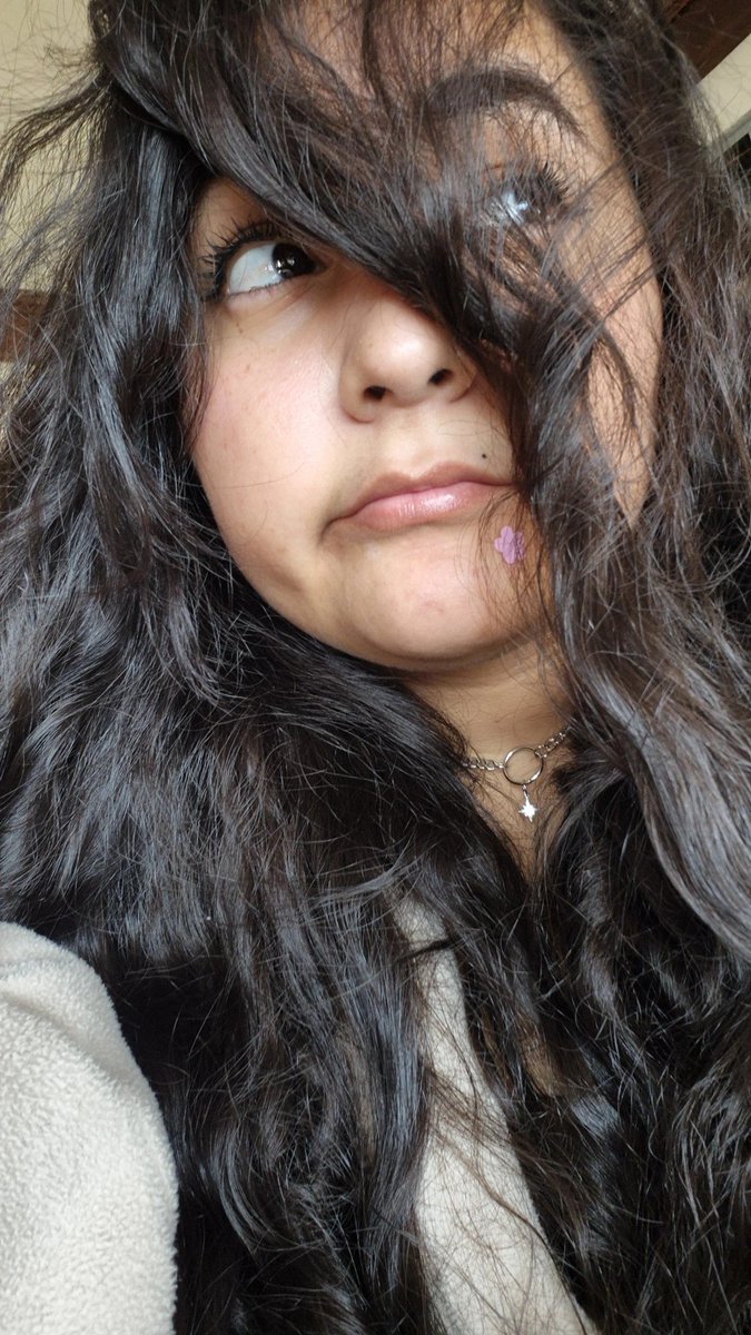 kitten16975's tweet photo. Im so over the frizz bruh #frizz #bruh #hair https://t.co/kXwKK6aB1x