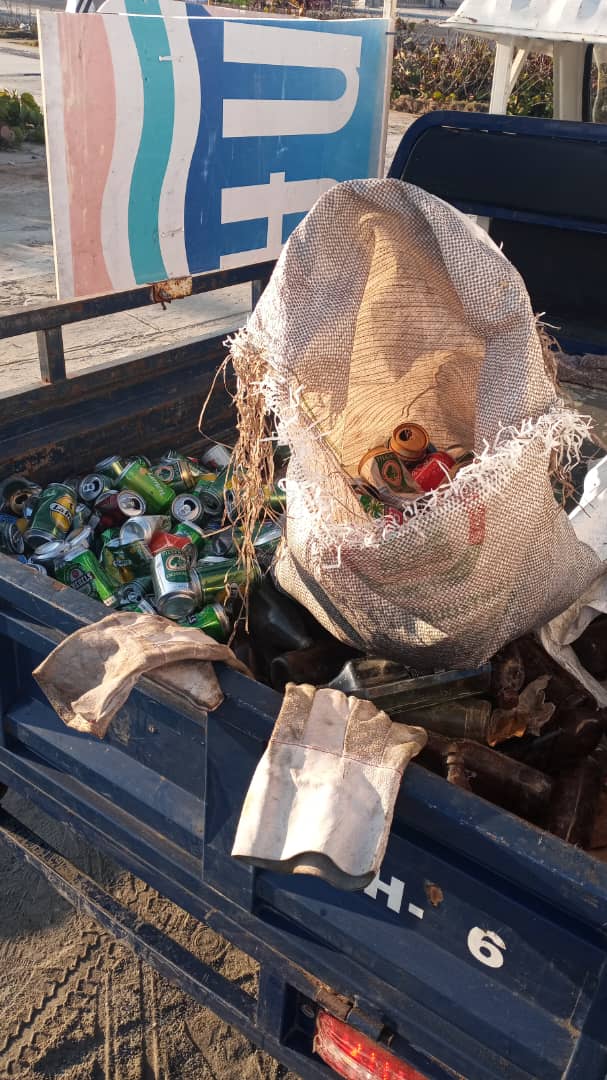 ErmplhDirectora's tweet photo. Con ese mismo entusiasmos que caracterizo a nuestros recicladores ayer día 1 de Mayo en la Tribuna Antimperialista, continúan hoy, pero en las arterias y atendiendo y a las FGNE.
#LaHabanaDeTodos
#CubaRecicla 
#IndustriasCuba https://t.co/O58QH4Ulcw