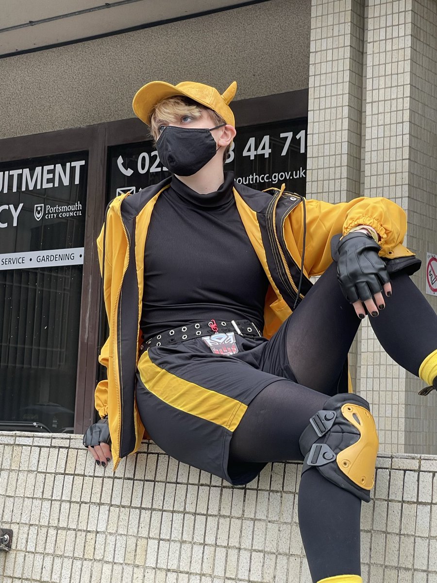 mangogoops's tweet image. i've peaked at my bumblebee cosplay - he's so dumb i love him 

#bumblebee