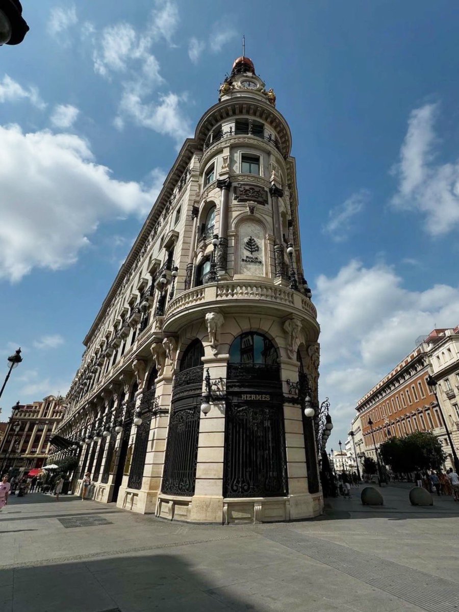 CesarPlazaP's tweet image. 🌇🎩🛍️☕️
.
.
.
.
#Madrid #FourSeasons #Kaws