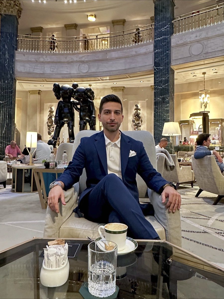 CesarPlazaP's tweet image. 🌇🎩🛍️☕️
.
.
.
.
#Madrid #FourSeasons #Kaws