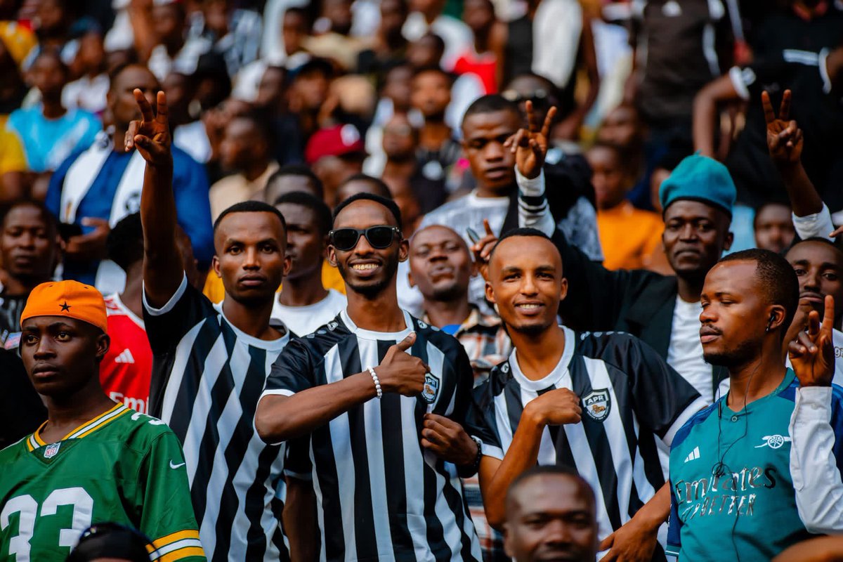 theupdaterwanda's tweet image. #TheupdateSports :Rayon Sports yanganyije na APR FC, igitego 1-1 mu mukino w'umunsi wa 29 wa Shampiyona y'u Rwanda wabereye muri Stade Amahoro.

Igitego cya Rayon Sports cyatsinzwe na Ndikumana Asuman mu gihe icya APR FC cyatsinzwe na Djibril Ouattara kuri penaliti. 

#ADS: Hamwe