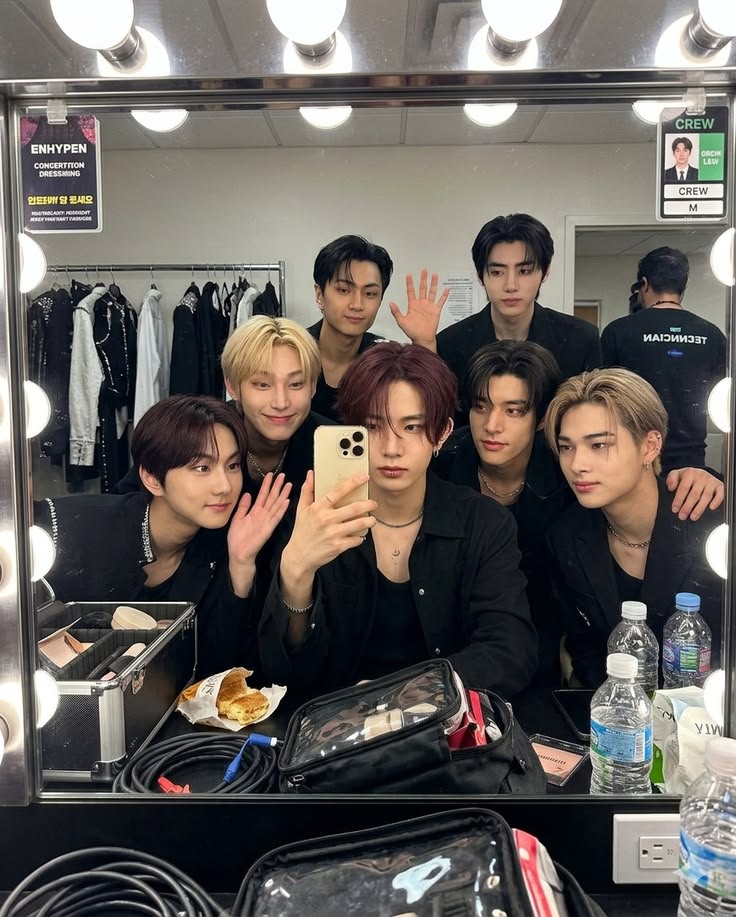 ENHYPEN IS 7🖤 tweet media