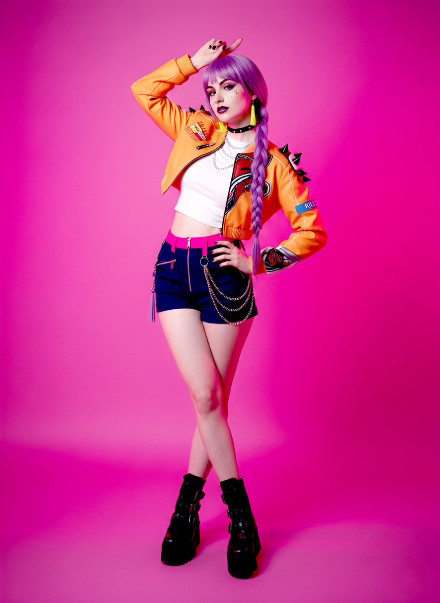 EriniaQueen's tweet image. Rumi (K-pop demon Hunters cosplay)

Our souls may be a little fragmented, but remember that even broken glass can reflect light with a unique beauty.
🩷💋💜

#KPopDemonHunters #Rumi #Cosplay #Cosplayer #AnimeCosplay #KPopStyle #Cyberpunk #NeonAesthetic #Huntrx  #GamerGirl #Girl