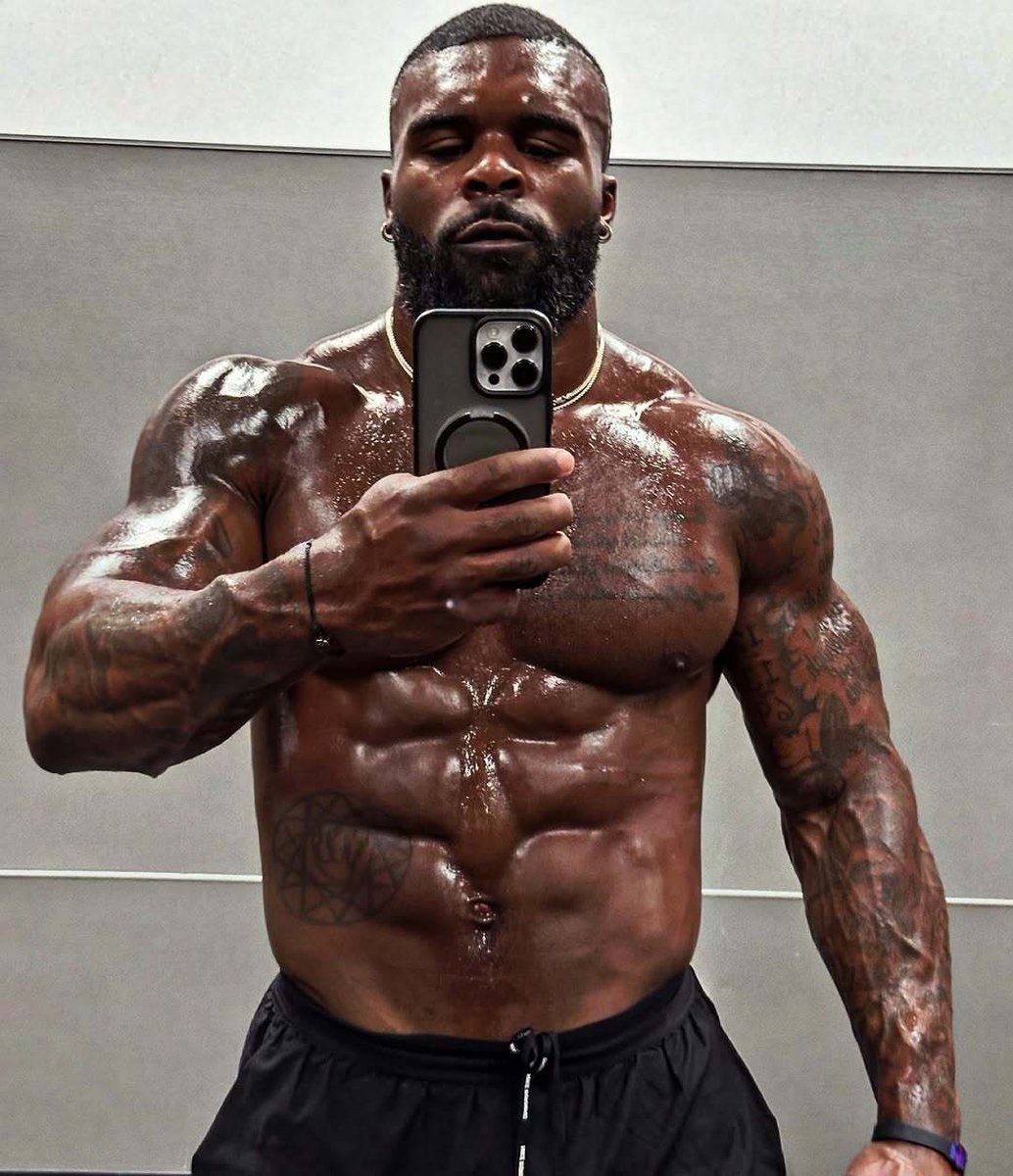 Fit Famous Males tweet media