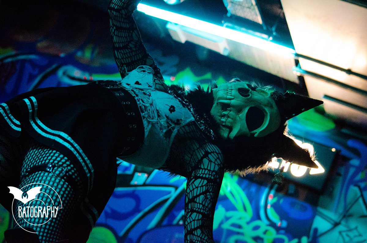 usurpering's tweet photo. I love posing for photos in suit 🥺 https://t.co/QHmi3zTsNY