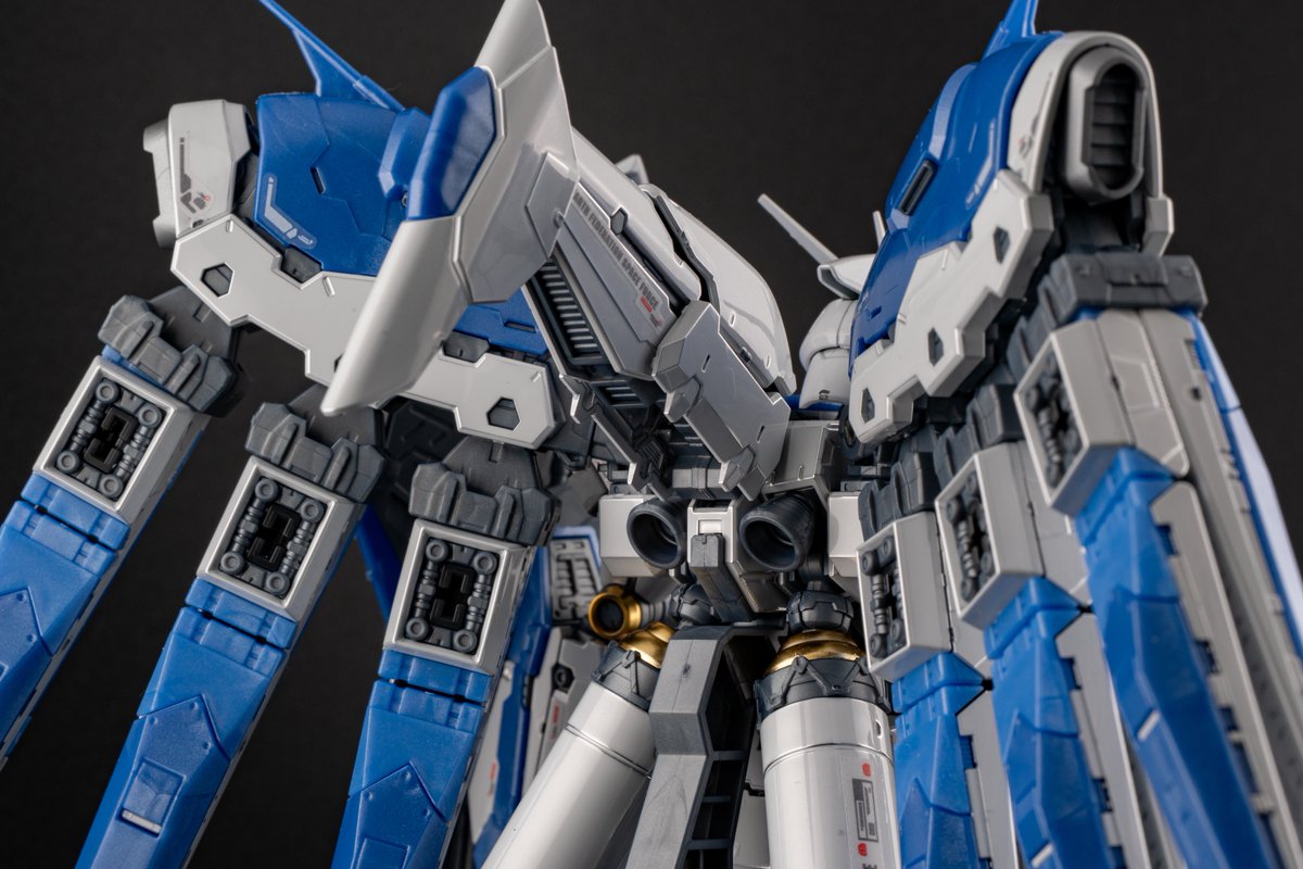 pandayo_10's tweet photo. チタニウムフィニッシュのHi-νガンダム組んだけど、素組みとリアリスティックデカールだけでこの完成度とは…… https://t.co/wk5MxGH2hx