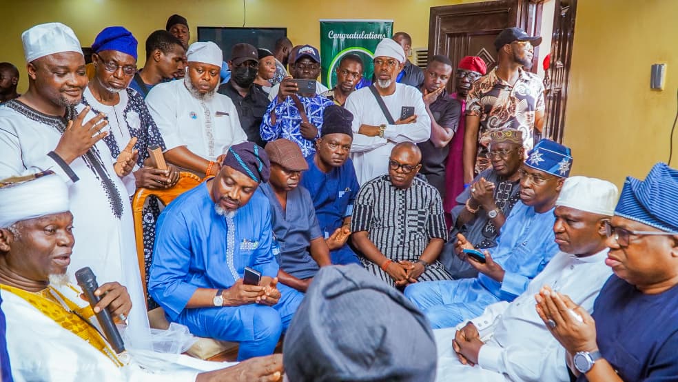 Bola Oyebamiji tweet media