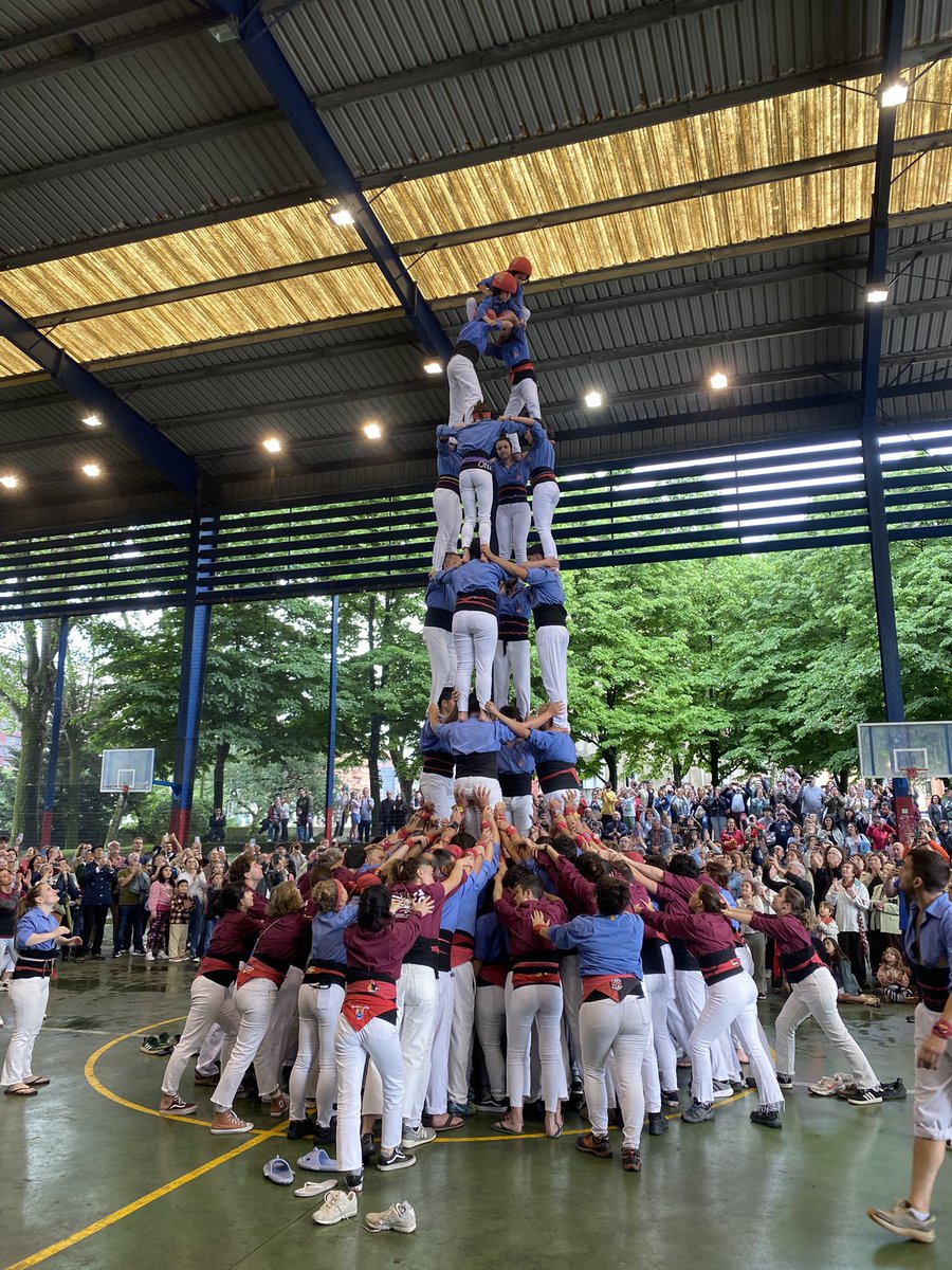 HARROW_h's tweet photo. #Casteller en #Baracakaldo CASTELLERS DE MARECS DE SALT ; de GIRONA En BARAKALDO https://t.co/INhQ0uwN7i…, gran Ambiente pero a la Tarde Agua https://t.co/7YvQYlbO8j