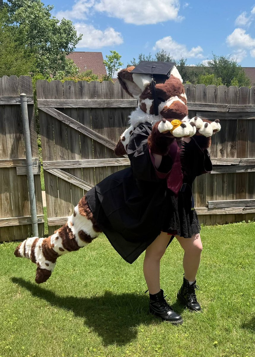 AggieFurs's tweet photo. Howdy! Our next graduating senior is Solstice‼️

Solstice is a ECCB major and she enjoy drawings, listening to music, crocheting, baking, and spending time with her friends. 🦈

Twitter: @spikedsolstice 
💙☁️: https://t.co/67feoFrnZe
IG: kalea.manokit
TT: spiked.solstice https://t.co/lrjzgB29up