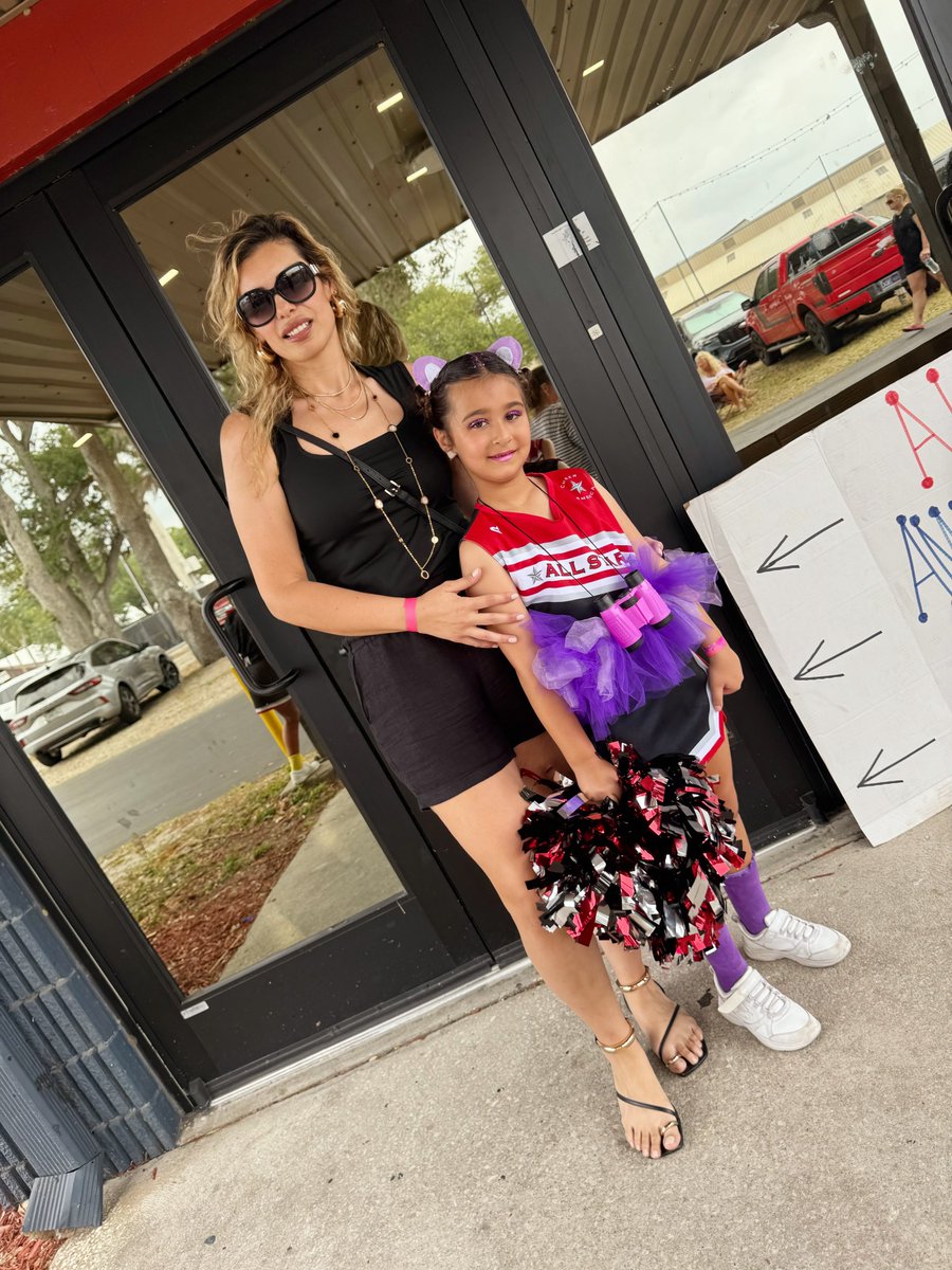 latifebeyani's tweet photo. Competition day! #AAYA 🇺🇸 #TampaBay #Cheerleading 🎉 https://t.co/QyVYQSOeQS