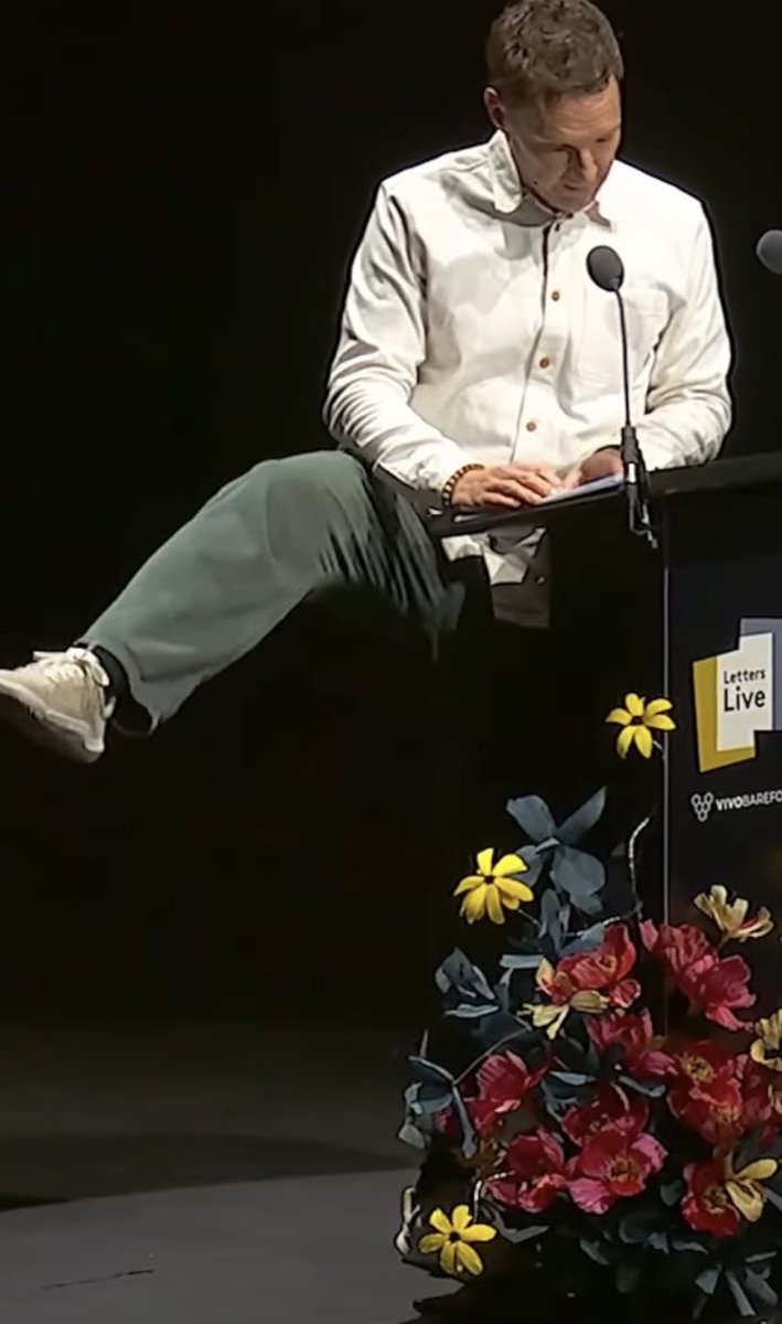 freewomenxgrape's tweet photo. Part of Benedict’s #LettersLive introduction on Earth Day last month with a reasonable shoutout to Vivobarefoot: https://t.co/THv9zXyeOK 

Previously, Benedict donated a signed pair of his own shoes to “Small Steps Project” in 2021. They were auctioned for £800,00. https://t.co/3N9JaI1N1b