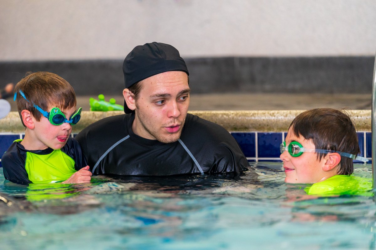 Floaties Swim School tweet media