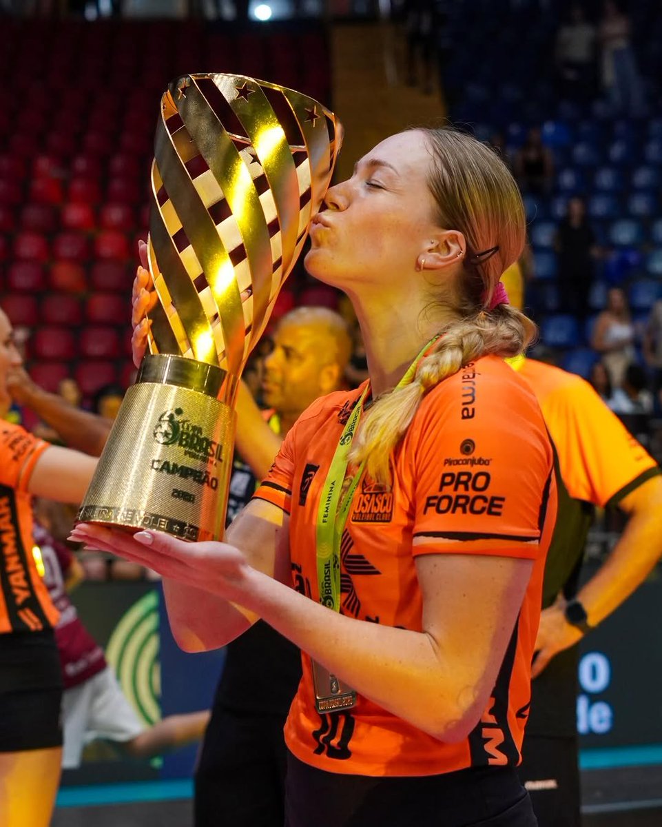 acervodeoz's tweet photo. PRINCESS! Jenna Gray é eleita melhor levantadora da Superliga. 🧡 https://t.co/juwg5uk4kX