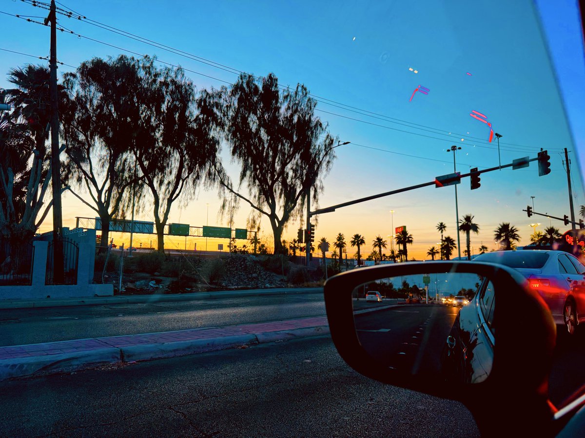 WaywardBun's tweet photo. Vacation is a liminal space

#photography #travelphotos #lasvegas https://t.co/9MU4Po9l19