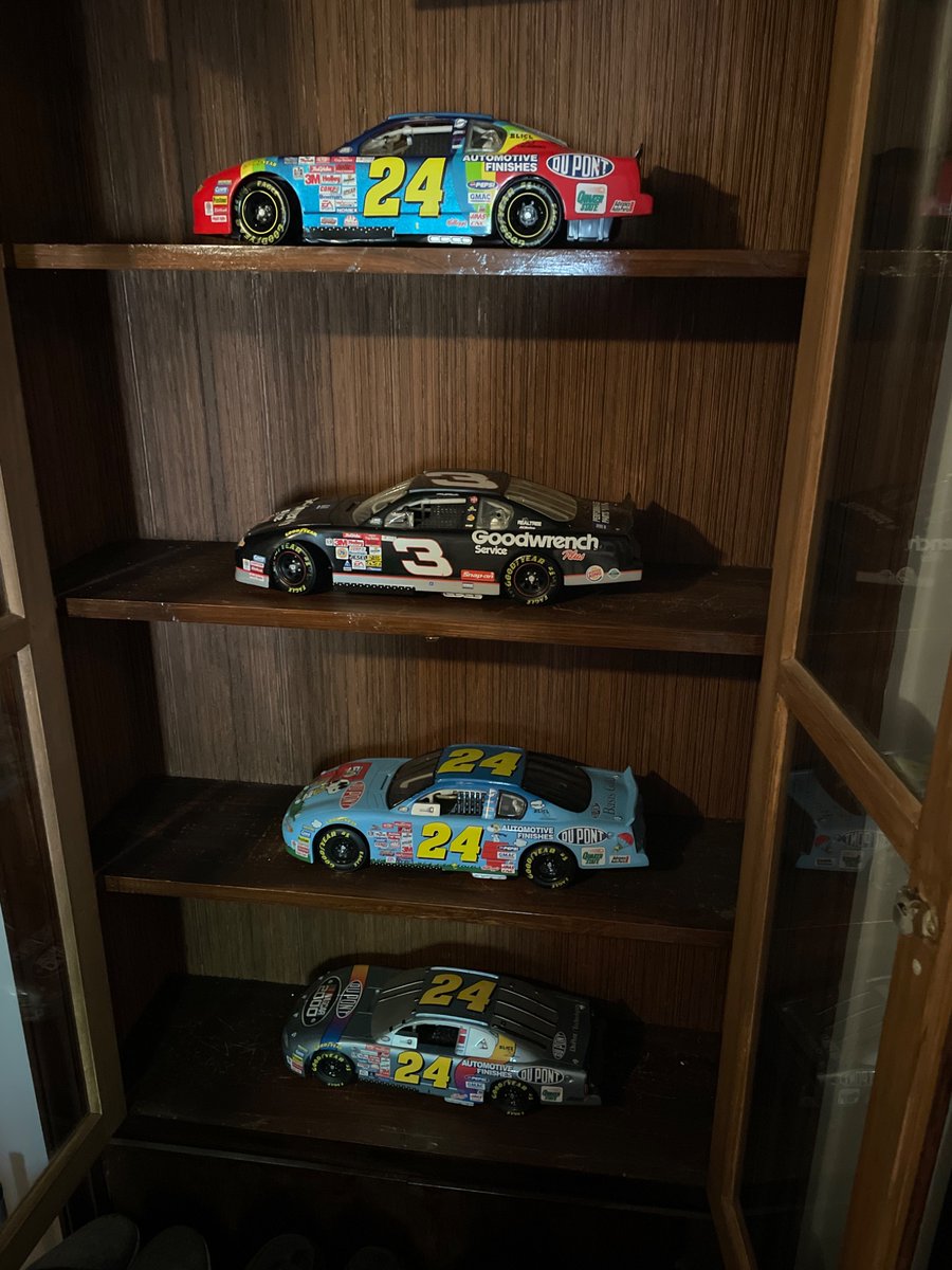 jeffgordon24's tweet photo. @twinter_moment @RacecarGrveyard 2000, the top two are super cool, prototypes, hot wheels branded, never sold to the public as far as I’m aware, you can unscrew them and take off the body! https://t.co/WqVmp3oJ68
