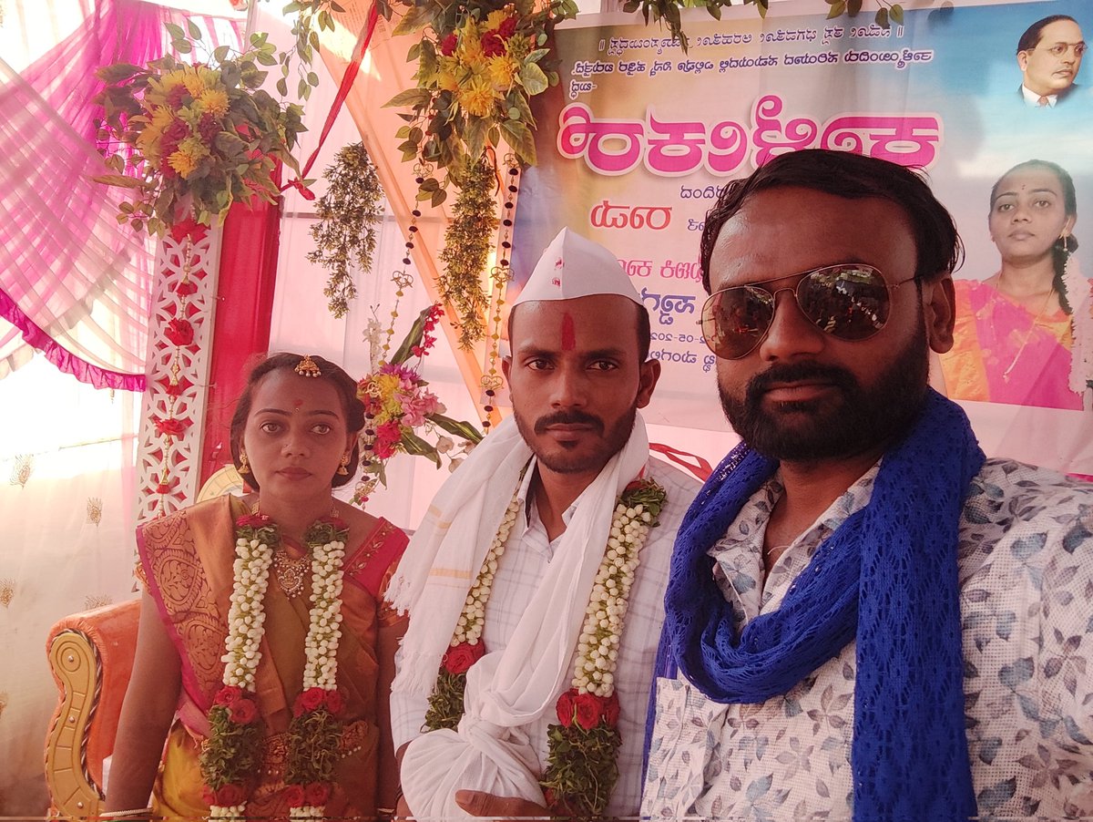 VilasKumrMdankr's tweet image. "ರಾಧಿಕಾ ಜೊತೆ ರಾಮ"ಅವರ ನಿಶ್ಚೀತಾರ್ಥ ಹಾಗೂ ಭಾಷುಣಿಕಿ ಸಮಾರಂಭದ ಹಾರ್ದಿಕ ಅಭಿನಂದನೆಗಳು...💐💐💐

||ಭವತು ಸಬ್ಭ ಮಂಗಲಂ||
 
#Radhika with #Raam
#Engagement &amp;amp; #Bhasunaki #Ceremony!❤🎉💫✨💐

ದಿ: 02ಮೇ2026, ಶನಿವಾರ ಸಮಯ ಸಂಜೆ 04:00 ಗಂಟೆಗೆ,ಲಾಧಾ ತಾ.ಔರಾದ ಜಿ.ಬೀದರ್.

#ಜೈ_ಭೀಮ್...💙🙏

#ವಿಲಾಸಕುಮಾರ್_ಮದನಕರ್.
