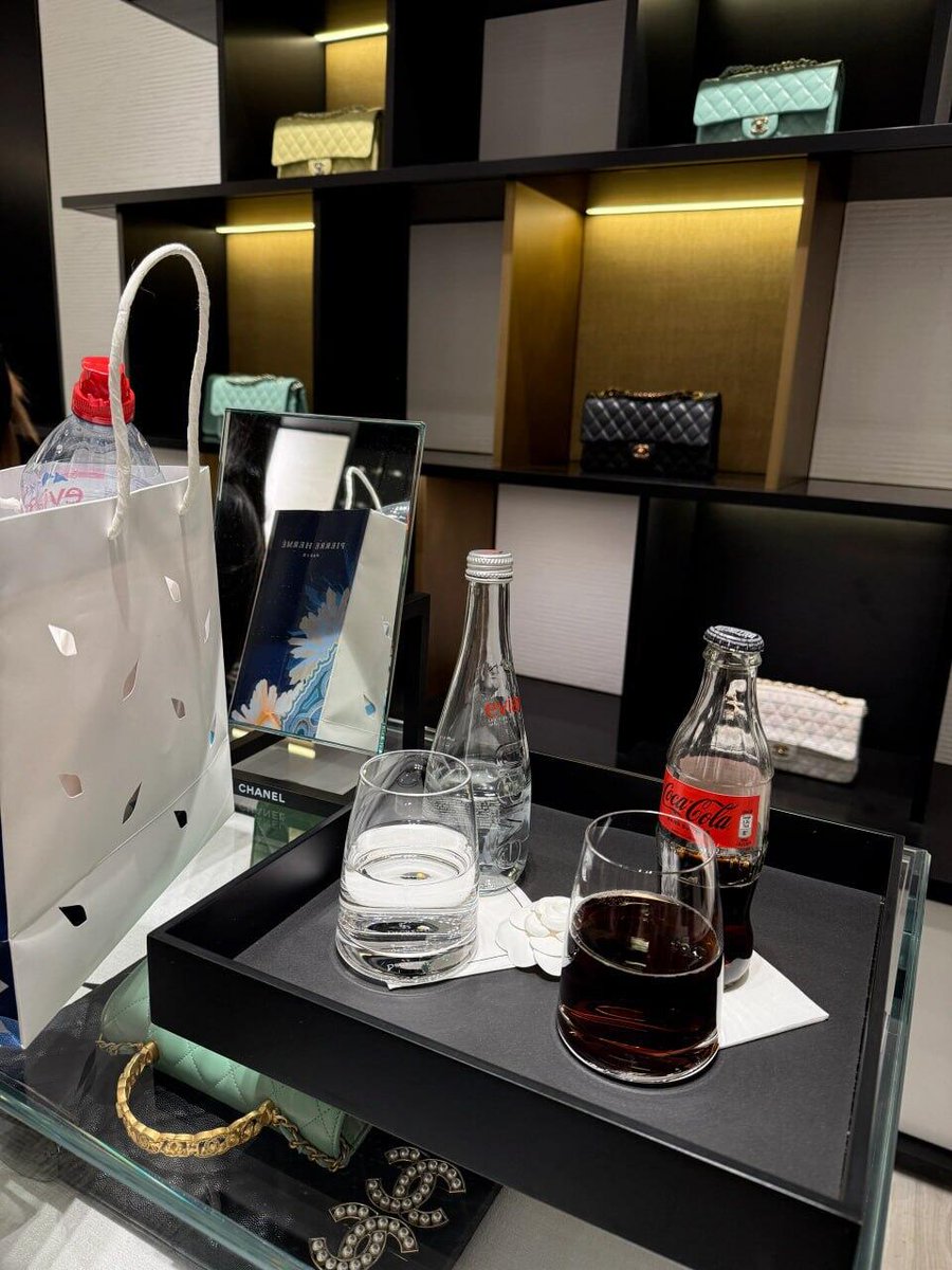CheungMenie's tweet photo. The meaning of working hard is probably having the ability to give yourself the gifts you love. https://t.co/R7lpaYqV2N