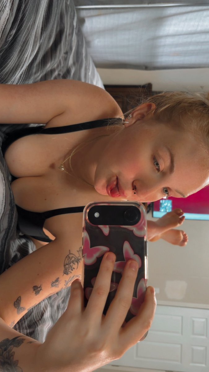 AutBees's tweet photo. Bless me today no questions, cashapp is $beesautumn #goddess #goldgoddess #blonde #paypigs #sugardaddy https://t.co/cQFKSsOR4E