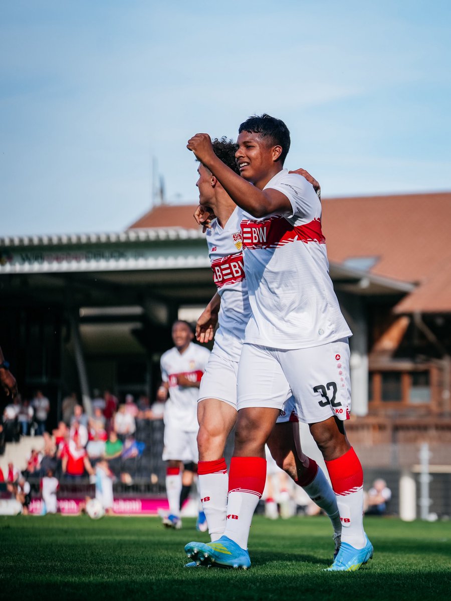 vtv_ecuador's tweet image. #Deportes 🇪🇨 El ecuatoriano📝🎙 #JeremyArévalo anotó un triplete, en la goleada de #Stuttgart II ante Rot-Weiss Essen, 6x1, en la Tercera División de #Alemania.