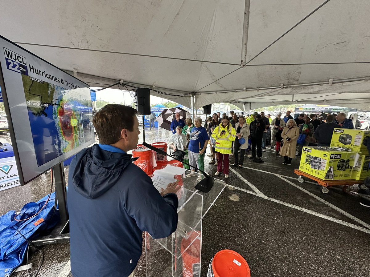 jnelsonWJCL's tweet image. Wow! Despite a very rainy Saturday morning we had an awesome turnout for our WJCL Severe Weather Expo! 

Thank you to all of our awesome WJCL viewers for coming by to say hi! If you missed out make sure to check out our Hurricane Special airing Thursday, May 14 at 7pm! #Savannah