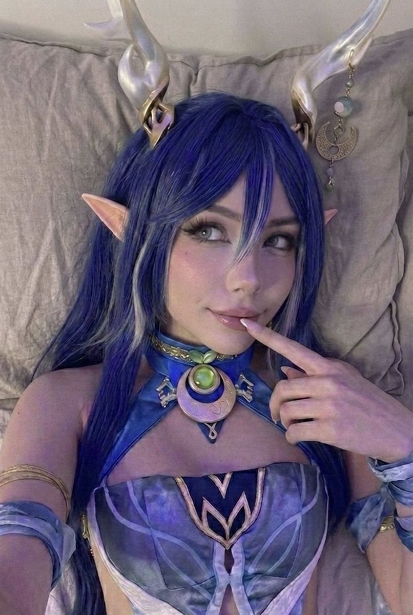 Yasmi_18x's tweet image. How Lauma was looking at Nefer #genshin #cosplay