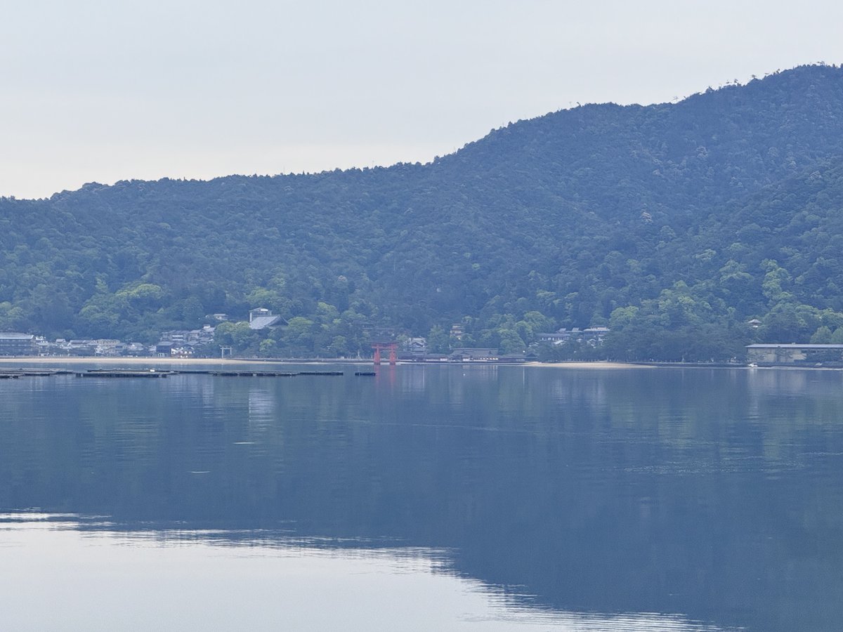 宮島口からおはようございます。今にも降ってきそうな空模様。ここから岩国航空基地フレンドシップデーに向かいます。今日はスマホ撮影だけにして、迫力ある映像はフォローしている方々の投稿を楽しみにする事にします^^;