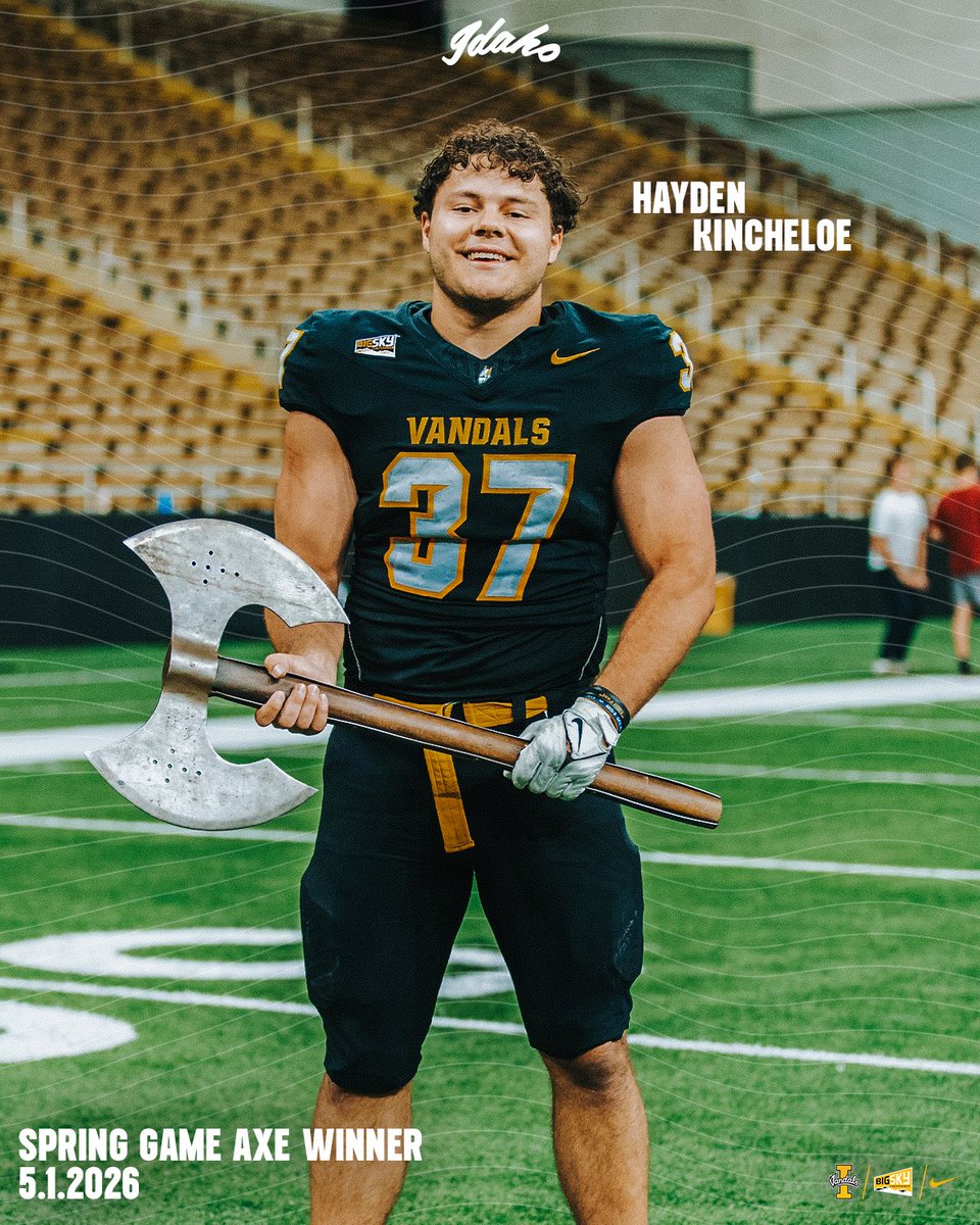 VandalFootball's tweet photo. The hammer earned the axe in front of the Vandal Family ✌️ https://t.co/skjeIHxOn7