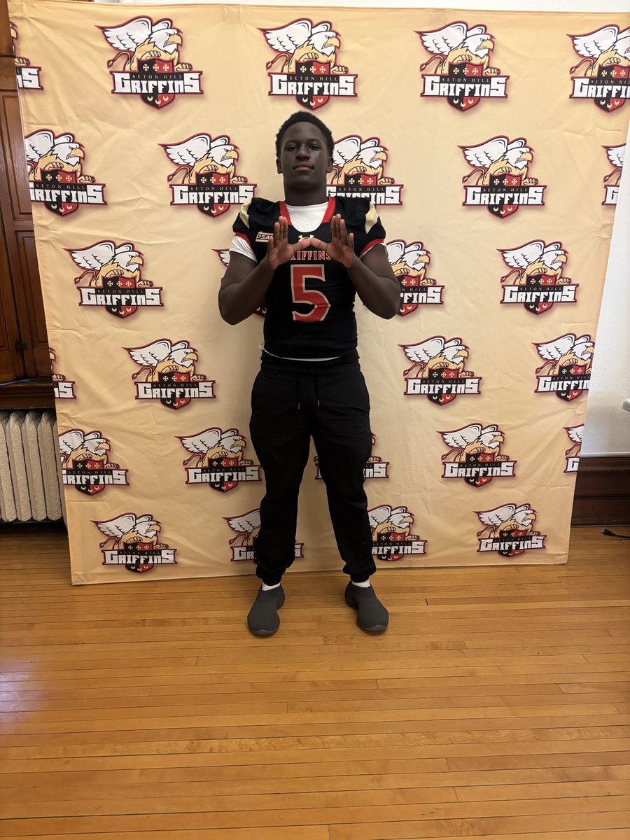 usofootball's tweet photo. @M_Stamper5  @A_Pollard3  thanks for the great campus tour ,facilities &amp; great spring game @SHU_FBALL  ⚫️🟣 https://t.co/VH2lVfxyce