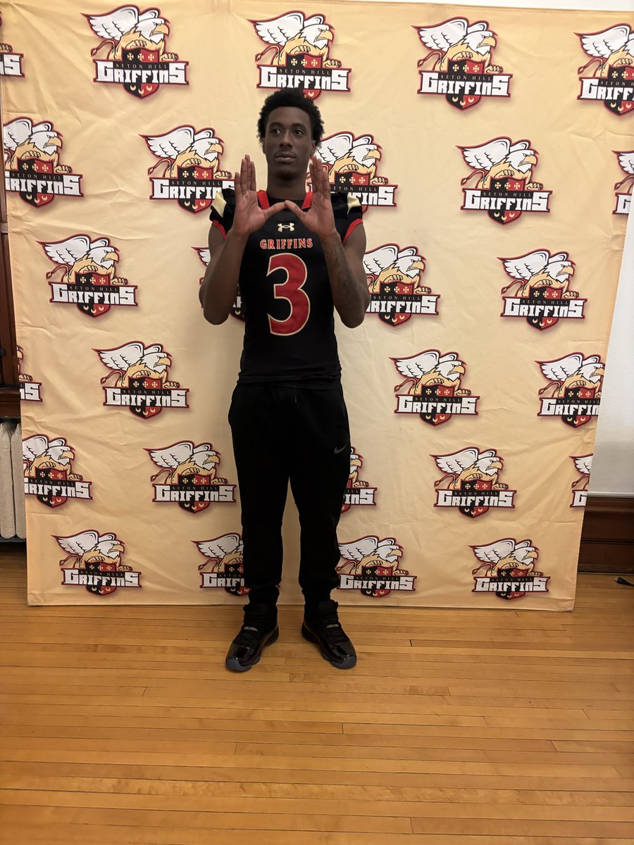 usofootball's tweet photo. @M_Stamper5  @A_Pollard3  thanks for the great campus tour ,facilities &amp; great spring game @SHU_FBALL  ⚫️🟣 https://t.co/VH2lVfxyce