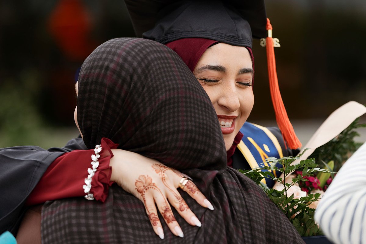 UM_Dearborn's tweet photo. Check out more a-maize-ing photos from the afternoon commencement ceremony! ππ #UMDearbornGrad #Classof2026 https://t.co/VMxwdljxiw