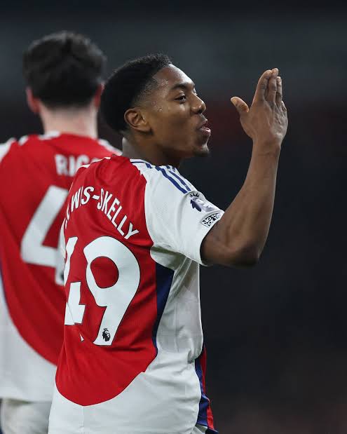 gr8txx's tweet image. Lewis skelly our new  found defensive midfielder 💪🏾💪🏾.. Zubimendi should better up his game or get used to sitting on the bench  .. #lewisskelly #Arsenal