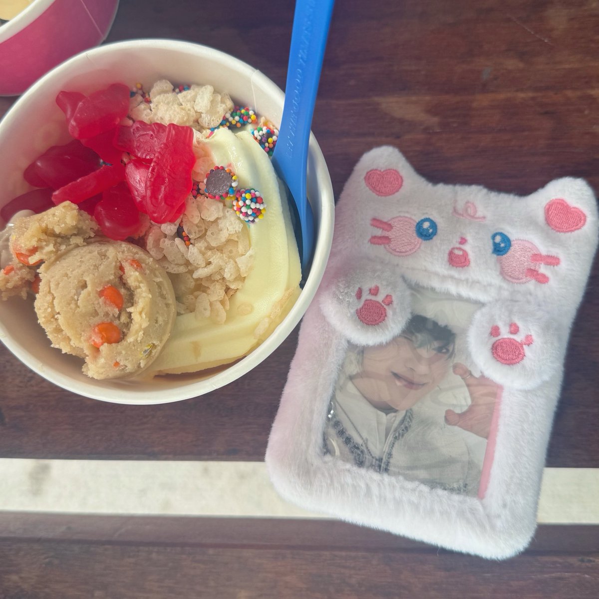 cloverarchived's tweet photo. hello people in my iphone!!! #mashumeals froyoooo joy🧁⭐️🧁⭐️🧁⭐️🧁 :D #froyotwt #joytwt https://t.co/rbu8WPxy9k