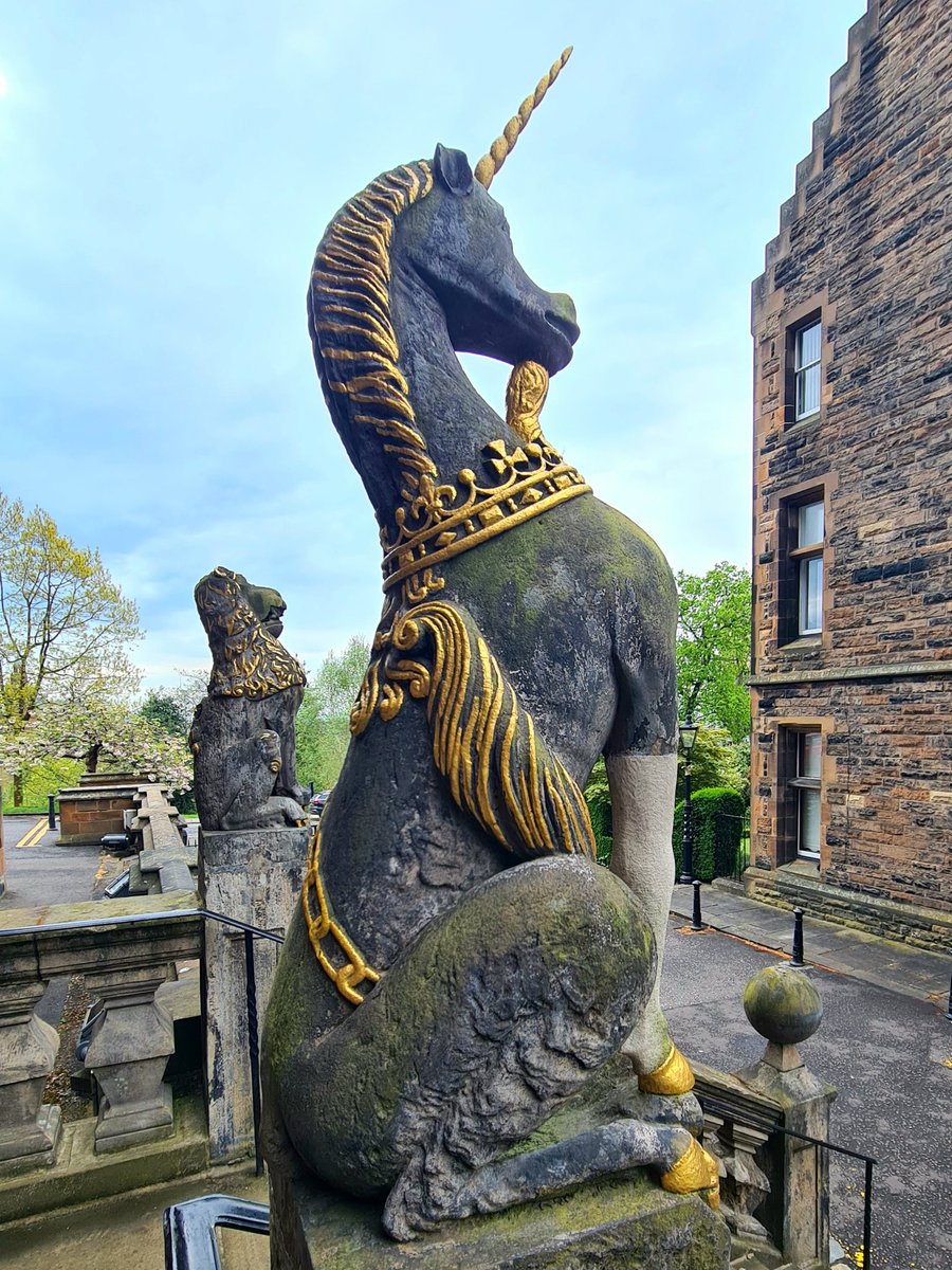is_glasgow's tweet image. The Lion and Unicorn Staircase on Glasgow University's Gilmorehill Campus. Dating from 1690, this staircase was originally part of the Old College campus on High Street in the centre of the city.

Cont./

#glasgow #architecture #glasgowuniversity #glasgowhistory #sculpture