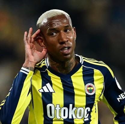 fbxsocial's tweet photo. Milyon Euro’lar alıp kritik maçlarda penaltıları kacırdın şampiyonluktan ettin, Tribünlere Hareket çekmek senin ne Haddine! 

Haddini Bil, O Formayı Bi daha Rüyanda Görürsün! https://t.co/3KA2LFIhXd