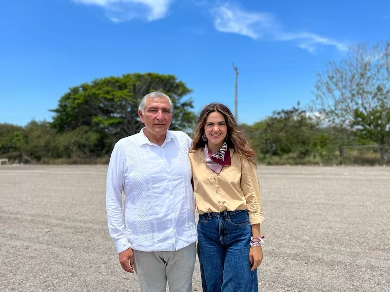 Andrea Chávez no se ha pronunciado sobre Rocha Moya, que raro, siempre era la primera en gritonear para defender a sus narco amigos. 

El miedo no anda en burro, sabe que sigue Adán Augusto y ella va en el paquete. 

No la arrobo porque me tiene bloqueada.