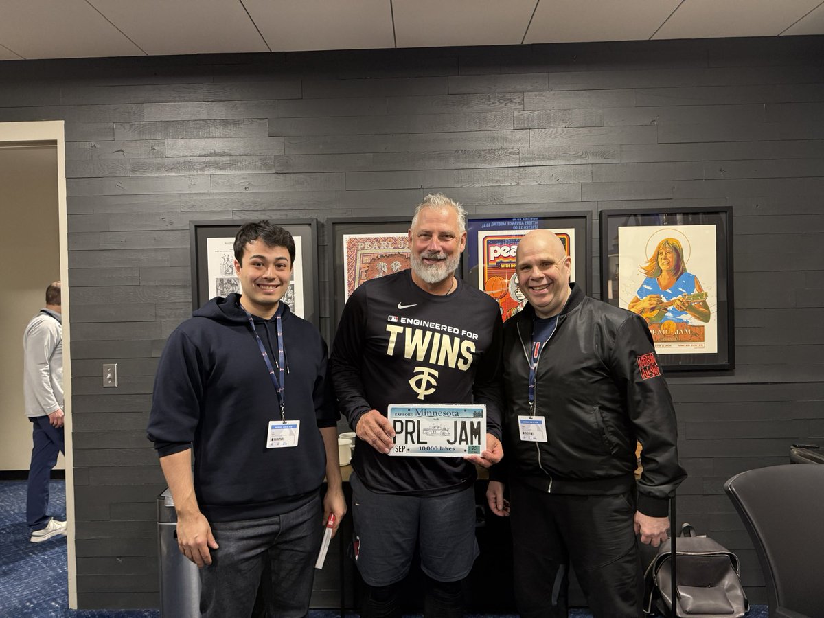 JamesforMarkham's tweet photo. It was an honor to meet Derek Shelton today and present him with a Minnesota Pearl Jam license plate. Thank you to the Little League Disaster Relief Fund and @mlb 
 @Twins https://t.co/V0X4h3bd0K