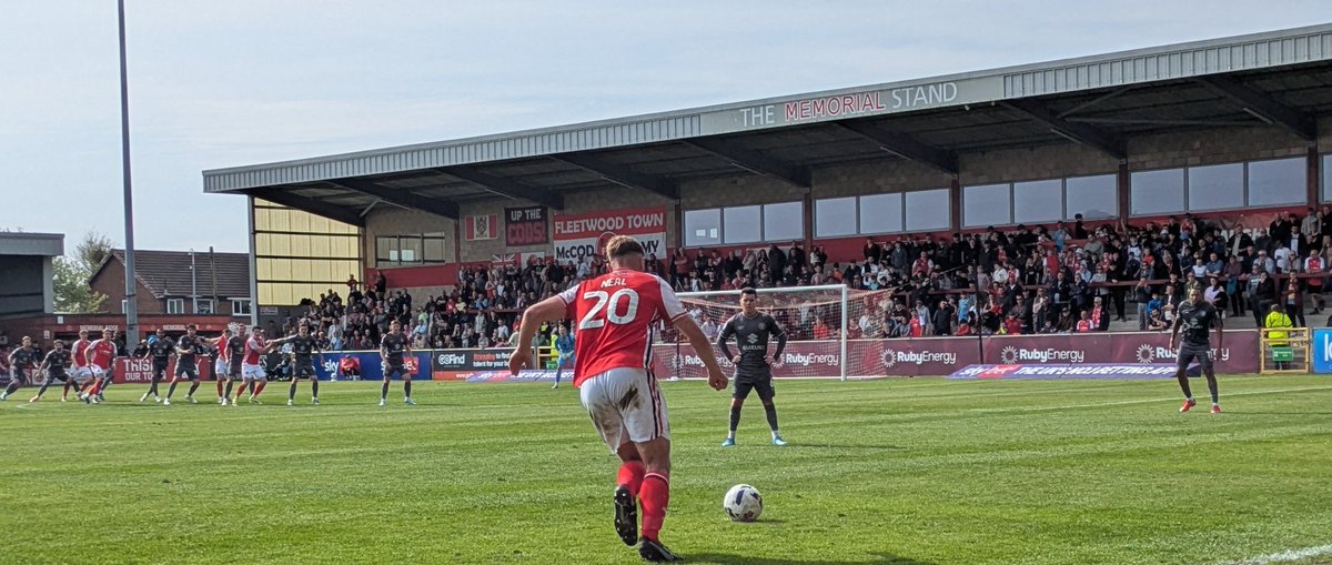 Shulse14's tweet photo. League Two #efl Fleetwood Town 1 MK Dons 1. Fleetwood stop #mkdons securing the League Two title by holding them to a draw. Congratulations to Bromley. https://t.co/atrJosHLna